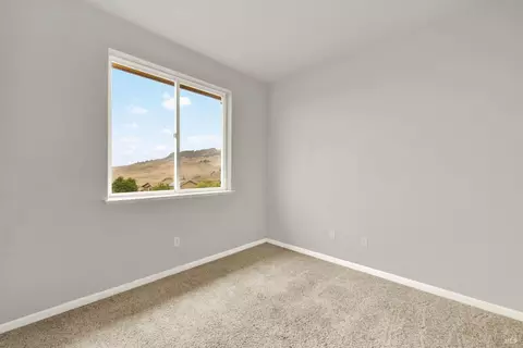 Bedroom - 5827 Cabernet Dr, Vallejo, CA 94591 photo 7 of 9