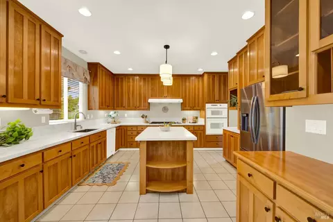 Kitchen - 5827 Cabernet Dr, Vallejo, CA 94591 photo 10 of 12