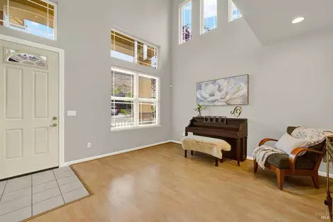 Entry Way - 5827 Cabernet Dr, Vallejo, CA 94591 photo 3 of 7