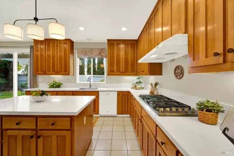 Kitchen - 5827 Cabernet Dr, Vallejo, CA 94591 photo 6 of 12