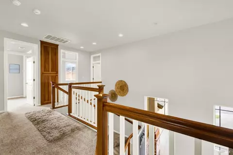 Entry Way - 5827 Cabernet Dr, Vallejo, CA 94591 photo 5 of 7