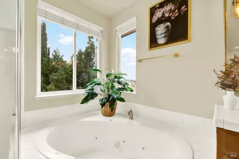 Bath - 5827 Cabernet Dr, Vallejo, CA 94591 photo 3 of 6