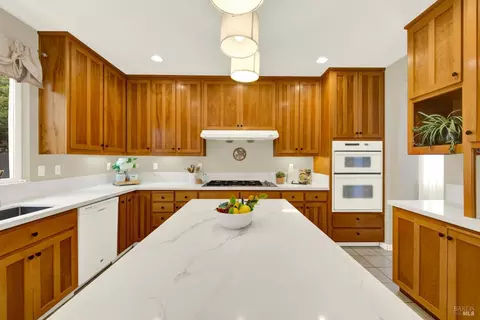 Kitchen - 5827 Cabernet Dr, Vallejo, CA 94591 photo 5 of 12
