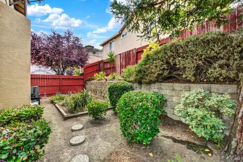 Exterior - 5827 Cabernet Dr, Vallejo, CA 94591 photo 20 of 31