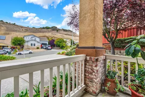 Exterior - 5827 Cabernet Dr, Vallejo, CA 94591 photo 11 of 31