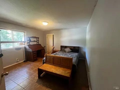 Bedroom - 1700 Ca-20 Hwy, Willits, CA 95490 photo 2 of 2
