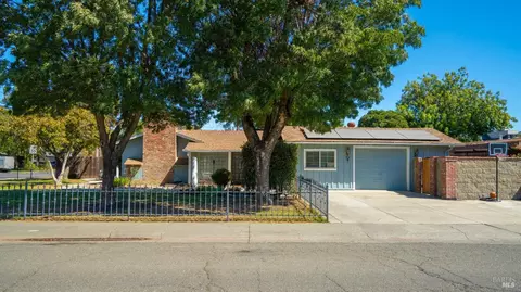 Exterior - 700 E A St, Dixon, CA 95620 photo 2 of 18