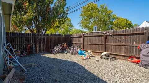 Exterior - 700 E A St, Dixon, CA 95620 photo 15 of 18