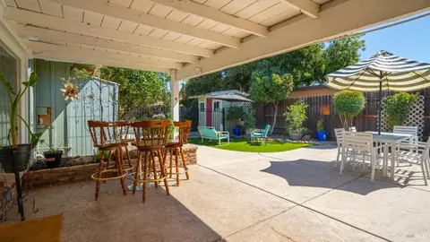 Exterior - 700 E A St, Dixon, CA 95620 photo 5 of 18