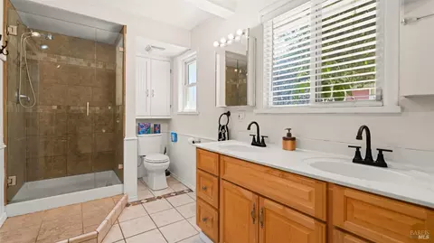 Bath - 700 E A St, Dixon, CA 95620 photo 3 of 3
