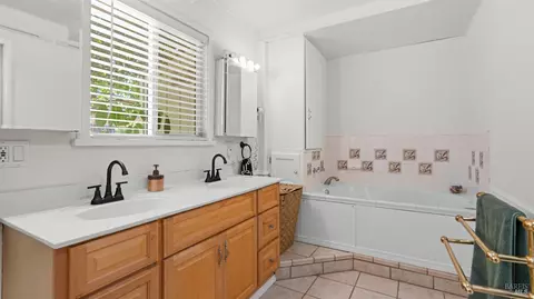 Bath - 700 E A St, Dixon, CA 95620 photo 2 of 3