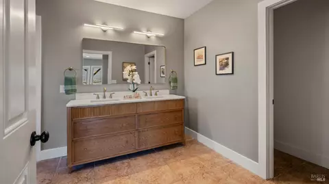Bath - 255 Richards Blvd, Sonoma, CA 95476 photo 2 of 6