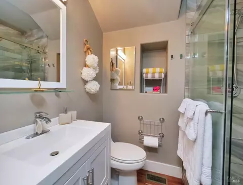 Bath - 255 Richards Blvd, Sonoma, CA 95476 photo 6 of 6
