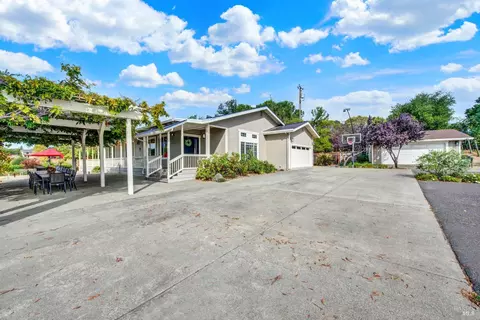 Exterior - 1597 Estee Ave, Napa, CA 94558 photo 5 of 15