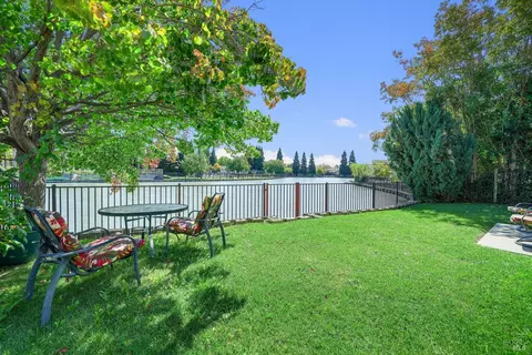 Exterior - 5144 Blue Ct, Fairfield, CA 94534 photo 5 of 6