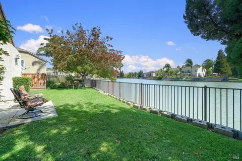 Exterior - 5144 Blue Ct, Fairfield, CA 94534 photo 4 of 6