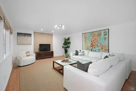 Living - 1693 View Dr, San Leandro, CA 94577 photo 3 of 5