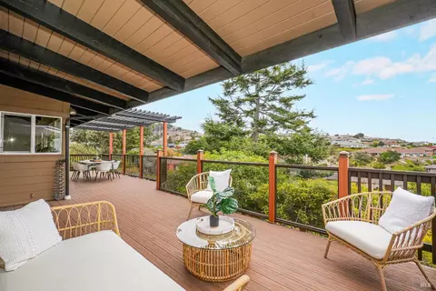 Exterior - 1693 View Dr, San Leandro, CA 94577 photo 2 of 23