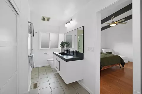 Bath - 1693 View Dr, San Leandro, CA 94577 photo 1 of 5