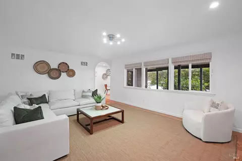 Living - 1693 View Dr, San Leandro, CA 94577 photo 4 of 5