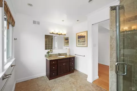 Bath - 1693 View Dr, San Leandro, CA 94577 photo 5 of 5