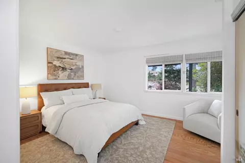 Bedroom - 1693 View Dr, San Leandro, CA 94577 photo 4 of 5