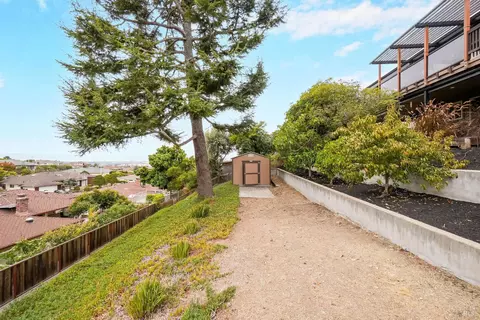 Exterior - 1693 View Dr, San Leandro, CA 94577 photo 16 of 23