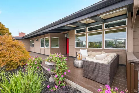Exterior - 1693 View Dr, San Leandro, CA 94577 photo 1 of 23