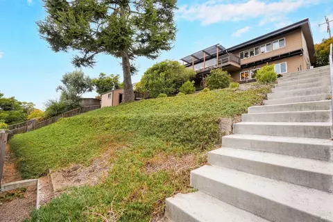 Exterior - 1693 View Dr, San Leandro, CA 94577 photo 18 of 23