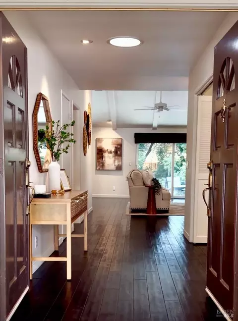 152 Oak Shadow Dr, Santa Rosa, CA 95409