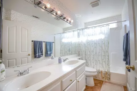 Bath - 740 Alexander Dr, Dixon, CA 95620 photo 4 of 4