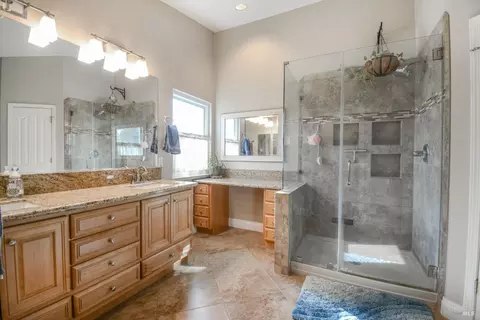 Bath - 740 Alexander Dr, Dixon, CA 95620 photo 2 of 4