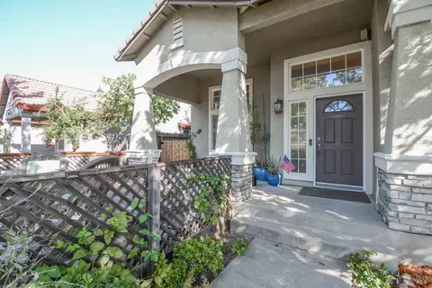 Exterior - 740 Alexander Dr, Dixon, CA 95620 photo 6 of 15