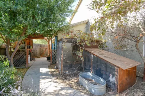 Exterior - 740 Alexander Dr, Dixon, CA 95620 photo 13 of 15