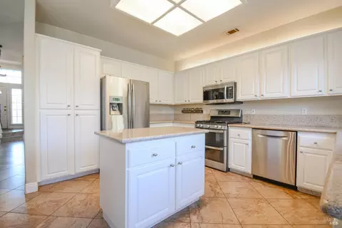 Kitchen - 740 Alexander Dr, Dixon, CA 95620 photo 5 of 5