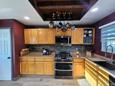 Kitchen - 2461 Oceanic Dr, Fairfield, CA 94533 photo 3 of 4