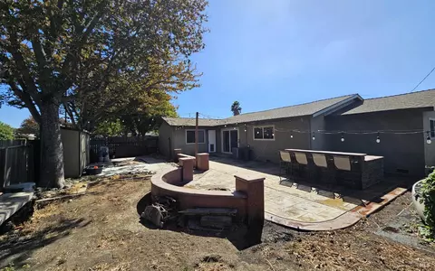 Exterior - 2461 Oceanic Dr, Fairfield, CA 94533 photo 5 of 9