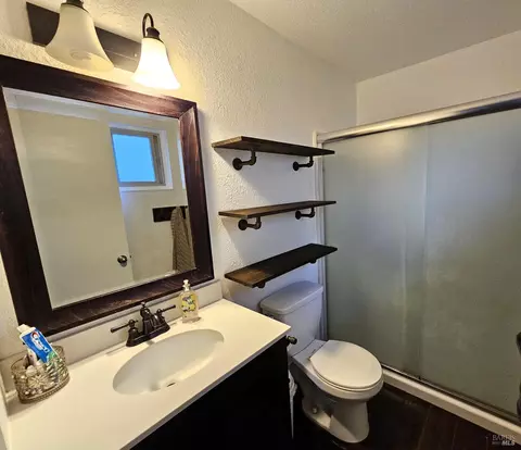 Bath - 2461 Oceanic Dr, Fairfield, CA 94533 photo 1 of 2