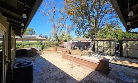 Exterior - 2461 Oceanic Dr, Fairfield, CA 94533 photo 3 of 9