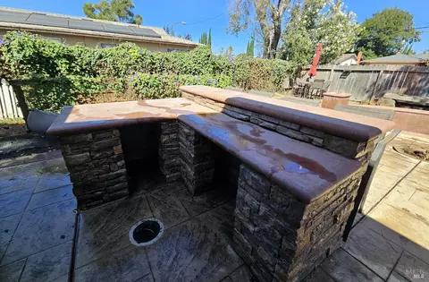 Exterior - 2461 Oceanic Dr, Fairfield, CA 94533 photo 4 of 9