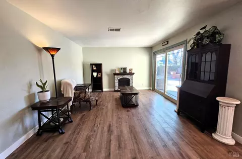 Living - 2461 Oceanic Dr, Fairfield, CA 94533 photo 1 of 1