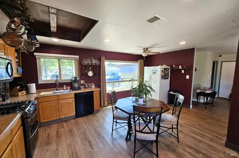 Kitchen - 2461 Oceanic Dr, Fairfield, CA 94533 photo 2 of 4