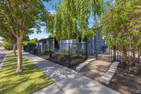 Exterior - 600 4th St, Napa, CA 94559 photo 10 of 14