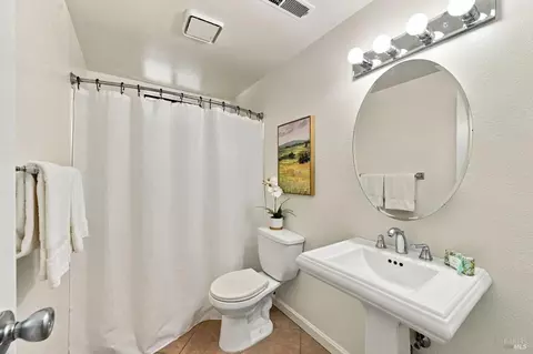 Bath - 600 4th St, Napa, CA 94559 photo 2 of 3