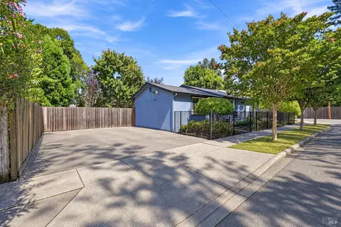 Exterior - 600 4th St, Napa, CA 94559 photo 11 of 14