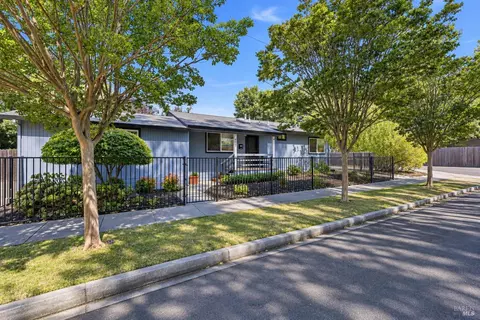 Exterior - 600 4th St, Napa, CA 94559 photo 2 of 14