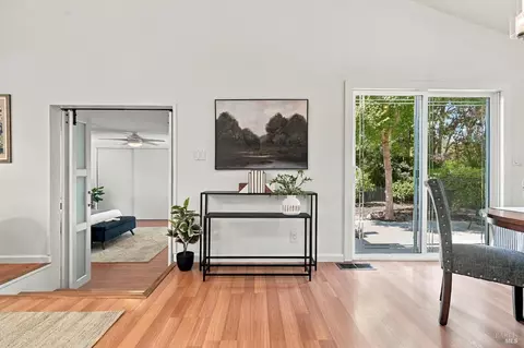 Entry Way - 600 4th St, Napa, CA 94559 photo 3 of 4