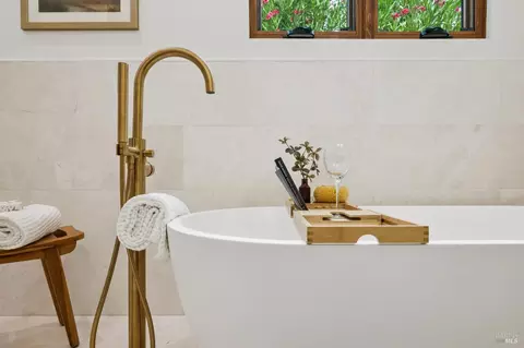 Bath - 660 Oak Ln, Sonoma, CA 95476 photo 4 of 7