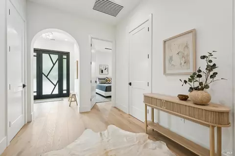 Entry Way - 660 Oak Ln, Sonoma, CA 95476 photo 2 of 4