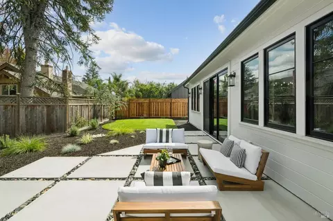 Exterior - 660 Oak Ln, Sonoma, CA 95476 photo 4 of 8